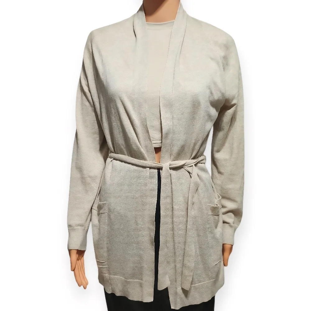 Elegant Cream Women's Cardigan - Picture 2 of 6